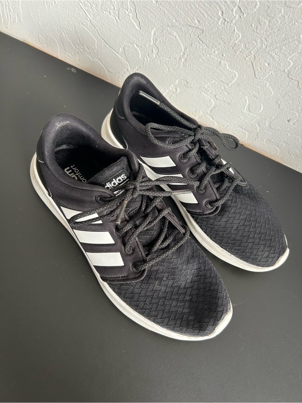 Adidas Women’s Size 6 1/2 Black and White Gym/Casual Cloudfoam Sneakers